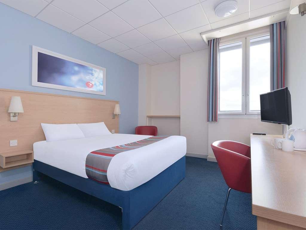 Travelodge Cirencester Szoba fotó